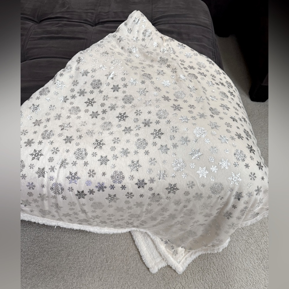 Silver Snowflake Foil Print Throw Blanket